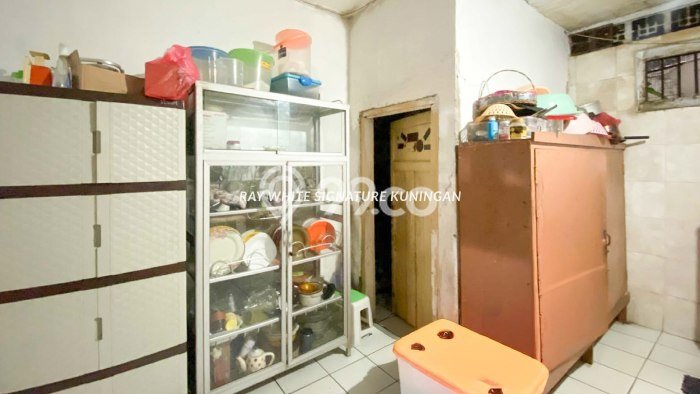 For Sale! Luxury House LT 181m2 Desain Elegan di Setiabudi For Sale! Luxury House LT 181m2 Desain Elegan di Setiabudi