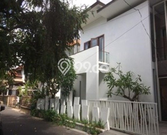 Ready to Use! Luxury House LT 230m2 Desain Modern di Renon Ready to Use! Luxury House LT 230m2 Desain Modern di Renon