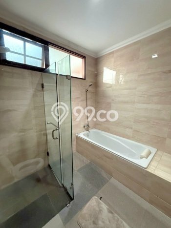 Ready to Use! Luxury House LT 425m2 Desain Elegan di Pondok Indah Ready to Use! Luxury House LT 425m2 Desain Elegan di Pondok Indah