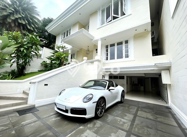 Hunian Modern dengan LT 100m2 & LB 150m2 Dikontrakkan di Pondok Indah Hunian Modern dengan LT 100m2 & LB 150m2 Dikontrakkan di Pondok Indah