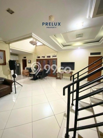 Ready to Use! Luxury House LT 209m2 Desain Elegan di Cipete Ready to Use! Luxury House LT 209m2 Desain Elegan di Cipete