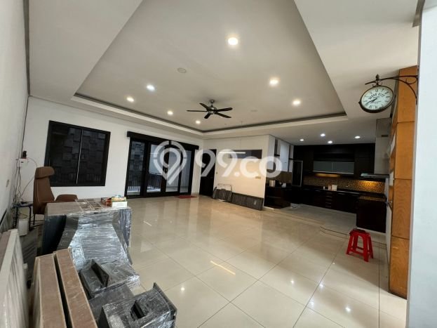 Disewakan! Rumah 6 Kamar Tidur &
4 Kamar Mandi di Pantai Indah Kapuk, Jakarta Utara Disewakan! Rumah 6 Kamar Tidur &
4 Kamar Mandi di Pantai Indah Kapuk, Jakarta Utara