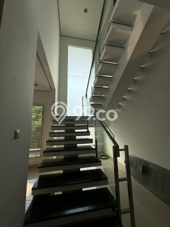 Ready to Use! Luxury House LT 200m2 Desain Modern di Taman Grisenda Ready to Use! Luxury House LT 200m2 Desain Modern di Taman Grisenda
