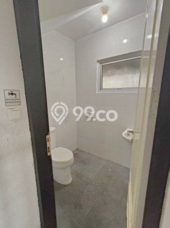 Disewakan! Rumah 3 Kamar Tidur &
3 Kamar Mandi di Gading Serpong, Tangerang Disewakan! Rumah 3 Kamar Tidur &
3 Kamar Mandi di Gading Serpong, Tangerang