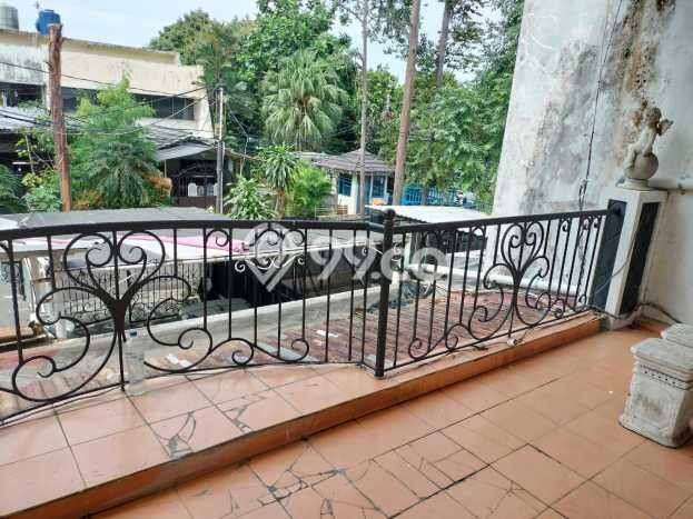 Dijual Rumah Luas Elegan Dengan View Cantik di Duri Kepa, Jakarta Barat Dijual Rumah Luas Elegan Dengan View Cantik di Duri Kepa, Jakarta Barat