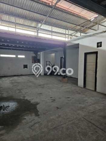 Area Ramai! Gudang Dijual di Tangerang untuk Bisnis Luas Bangunan 602m2 Area Ramai! Gudang Dijual di Tangerang untuk Bisnis Luas Bangunan 602m2