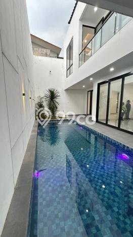 Sewa Rumah Strategis LT 285m2 / LB 350m2 di Kemang, Jakarta Selatan Sewa Rumah Strategis LT 285m2 / LB 350m2 di Kemang, Jakarta Selatan