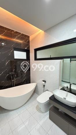 Sewa Rumah Strategis LT 285m2 / LB 350m2 di Kemang, Jakarta Selatan Sewa Rumah Strategis LT 285m2 / LB 350m2 di Kemang, Jakarta Selatan