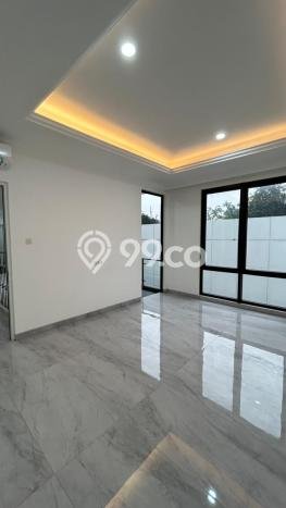 Sewa Rumah Strategis LT 285m2 / LB 350m2 di Kemang, Jakarta Selatan Sewa Rumah Strategis LT 285m2 / LB 350m2 di Kemang, Jakarta Selatan