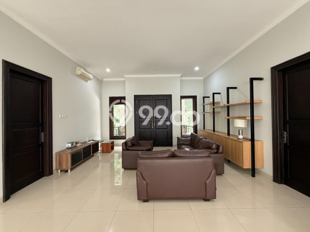 Hunian Kondisi Baik Disewakan di Senopati, Jakarta Selatan LT 490m2, LB 400m2 Hunian Kondisi Baik Disewakan di Senopati, Jakarta Selatan LT 490m2, LB 400m2