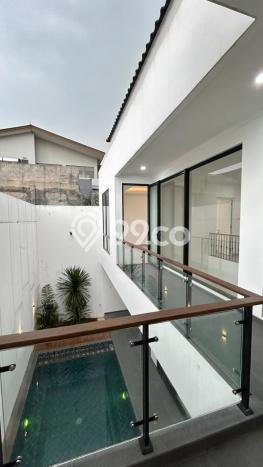 Sewa Rumah Strategis LT 285m2 / LB 350m2 di Kemang, Jakarta Selatan Sewa Rumah Strategis LT 285m2 / LB 350m2 di Kemang, Jakarta Selatan