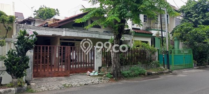 For Sale! Luxury House LT 200m2 Desain Elegan di Meruya For Sale! Luxury House LT 200m2 Desain Elegan di Meruya