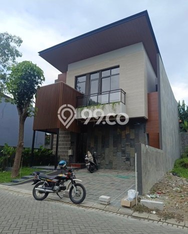 Hunian Mewah Dijual LT 168m2 di Wiyung, Surabaya Hunian Mewah Dijual LT 168m2 di Wiyung, Surabaya