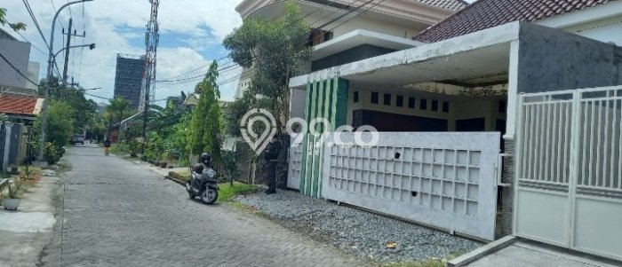 Jual Rumah Bagus Siap Huni LB 156m2 di Gubeng, Surabaya Jual Rumah Bagus Siap Huni LB 156m2 di Gubeng, Surabaya