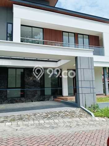 Rumah Mewah Siap Huni LT 179m2 di Sambikerep, Surabaya Rumah Mewah Siap Huni LT 179m2 di Sambikerep, Surabaya