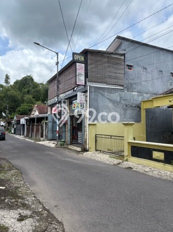 Dijual Cepat Rumah Favorit Siap Huni LB 455m2 di Kaliwates, Jember Dijual Cepat Rumah Favorit Siap Huni LB 455m2 di Kaliwates, Jember