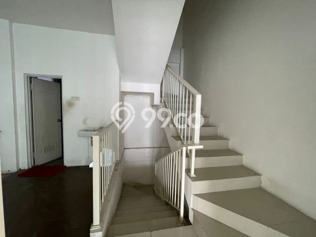 FOR SALE! Ruko di Wiyung Surabaya, LT 70m2, LB 240m2 FOR SALE! Ruko di Wiyung Surabaya, LT 70m2, LB 240m2