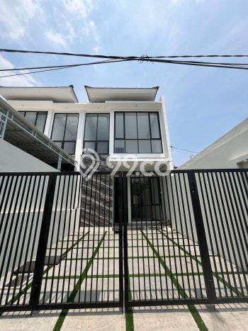 For Sale Rumah 4 Kamar Lokasi Strategis Nyaman dan Strategis di Rungkut For Sale Rumah 4 Kamar Lokasi Strategis Nyaman dan Strategis di Rungkut