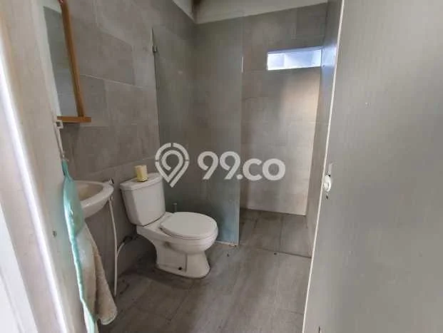 For Sale Rumah 4 Kamar Lokasi Ideal Bagus dan Strategis di Rungkut For Sale Rumah 4 Kamar Lokasi Ideal Bagus dan Strategis di Rungkut