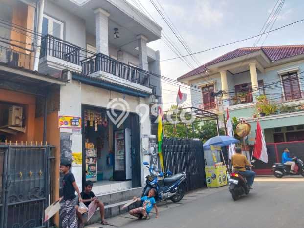 KESEMPATAN TERBAIK! Rumah Asri di Halim Perdana Kusuma, Luas 148m² LB 296m² KESEMPATAN TERBAIK! Rumah Asri di Halim Perdana Kusuma, Luas 148m² LB 296m²