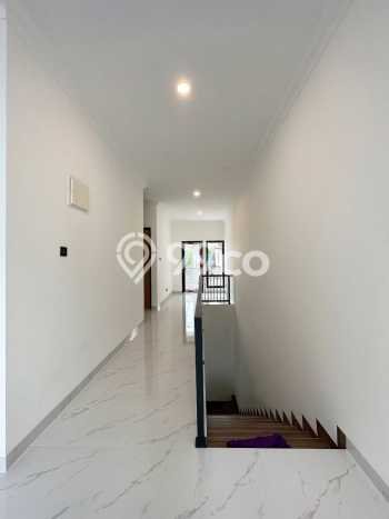 Jual Rumah Luas Megah Dengan View Eksklusif di Mampang, Jakarta Selatan Jual Rumah Luas Megah Dengan View Eksklusif di Mampang, Jakarta Selatan