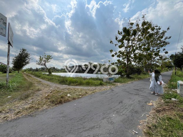 LOKASI STRATEGIS! Tanah di Sleman, Luas 295m2m², Lokasi Berkembang, Cocok untuk Investasi LOKASI STRATEGIS! Tanah di Sleman, Luas 295m2m², Lokasi Berkembang, Cocok untuk Investasi