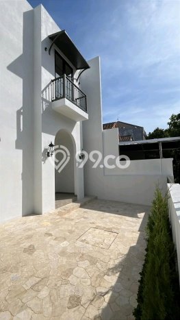 Jual Segera Rumah 5 KT 3 KM di , Surabaya Jual Segera Rumah 5 KT 3 KM di , Surabaya