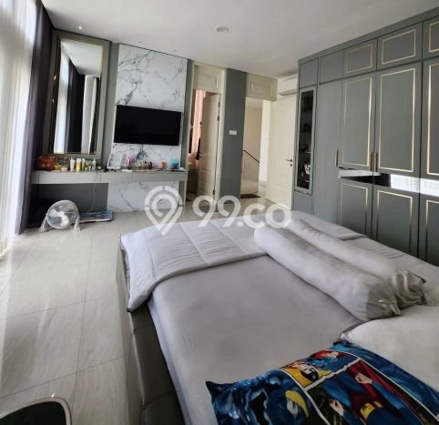 Hunian Elit LB 212m2 Siap Huni Desain Elegan di Margomulyo, Surabaya Hunian Elit LB 212m2 Siap Huni Desain Elegan di Margomulyo, Surabaya