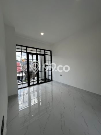 Dijual Rumah 3 Kamar Lokasi Ideal Bagus dan Strategis di BSD Dijual Rumah 3 Kamar Lokasi Ideal Bagus dan Strategis di BSD