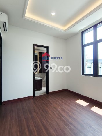 Hunian Elit LB 181m2 Siap Huni Desain Elegan di Gading Serpong, Tangerang Hunian Elit LB 181m2 Siap Huni Desain Elegan di Gading Serpong, Tangerang
