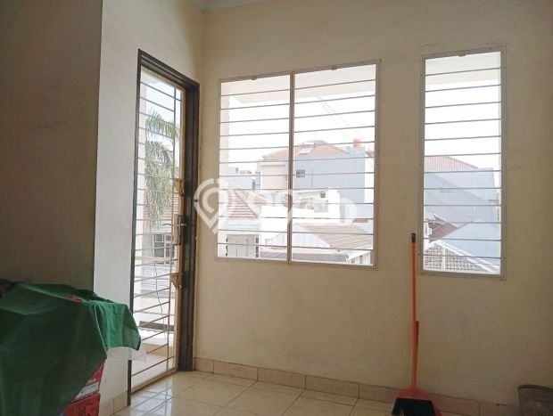 Rumah Mewah LB 150m2 Siap Pakai Desain Elegan di Muara Karang, Jakarta Utara Rumah Mewah LB 150m2 Siap Pakai Desain Elegan di Muara Karang, Jakarta Utara