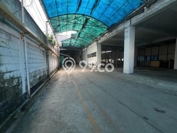 Area Ramai! Gudang Dijual di Tandes untuk Bisnis Luas Bangunan 4000m2 Area Ramai! Gudang Dijual di Tandes untuk Bisnis Luas Bangunan 4000m2