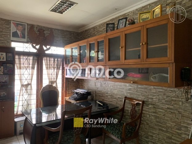 Rumah Elit Modern Tanpa Renovasi di BKR Bandung Rumah Elit Modern Tanpa Renovasi di BKR Bandung