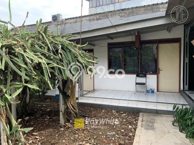 Rumah Elit Modern Tanpa Renovasi di BKR Bandung Rumah Elit Modern Tanpa Renovasi di BKR Bandung