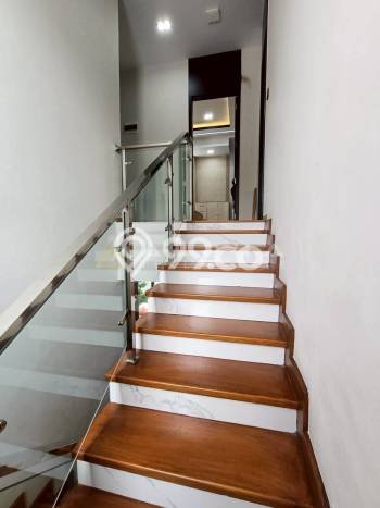 BEST LOCATION! Rumah di , Dekat Stasiun, 4 KM, Luas 180m2m² Bangunan 250m2m² BEST LOCATION! Rumah di , Dekat Stasiun, 4 KM, Luas 180m2m² Bangunan 250m2m²