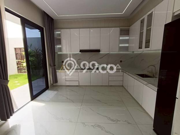 BEST LOCATION! Rumah di , Dekat Stasiun, 4 KM, Luas 180m2m² Bangunan 250m2m² BEST LOCATION! Rumah di , Dekat Stasiun, 4 KM, Luas 180m2m² Bangunan 250m2m²