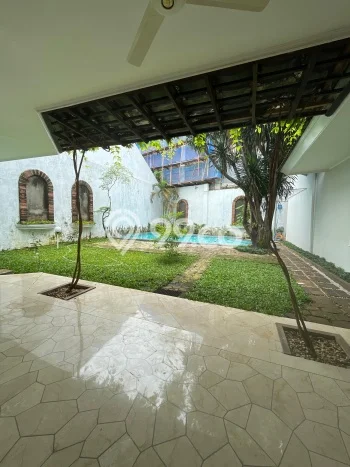 Rumah Modern Disewakan di Menteng Jakarta Pusat Area Sangat Strategis Rumah Modern Disewakan di Menteng Jakarta Pusat Area Sangat Strategis