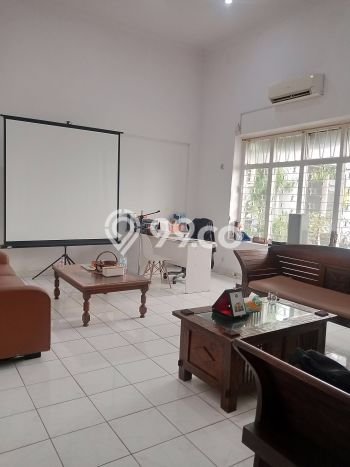 Disewakan Kantor komersial di Senen luas bangunan 800m2 Disewakan Kantor komersial di Senen luas bangunan 800m2