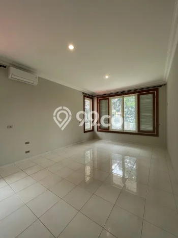 Rumah Modern Disewakan di Menteng Jakarta Pusat Area Sangat Strategis Rumah Modern Disewakan di Menteng Jakarta Pusat Area Sangat Strategis
