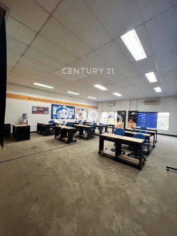 Untuk Dijual! Kantor di Cikarang Bekasi LT 9253m2 / LB 4608m2 Kawasan Strategis Untuk Dijual! Kantor di Cikarang Bekasi LT 9253m2 / LB 4608m2 Kawasan Strategis