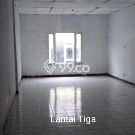 Ruko Dijual di Jakarta Barat LT 61m2 & LB 220m2 Lokasi Terbaik! Ruko Dijual di Jakarta Barat LT 61m2 & LB 220m2 Lokasi Terbaik!