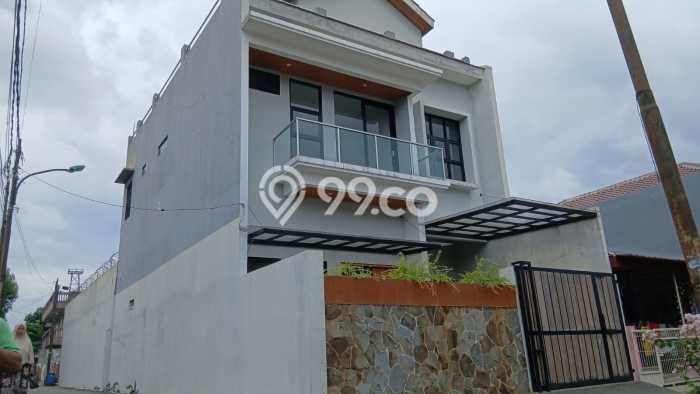 Rumah Elit Modern Tanpa Renovasi di Pondok Bambu Jakarta Timur Rumah Elit Modern Tanpa Renovasi di Pondok Bambu Jakarta Timur