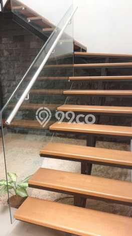 Rumah Elit Modern Tanpa Renovasi di Pondok Bambu Jakarta Timur Rumah Elit Modern Tanpa Renovasi di Pondok Bambu Jakarta Timur