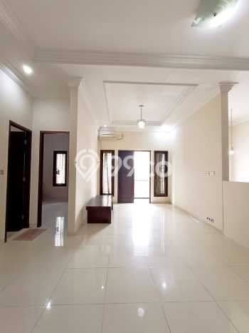 Siap Huni Rumah Minimalis & Modern LB 250m2 di Rawamangun Siap Huni Rumah Minimalis & Modern LB 250m2 di Rawamangun
