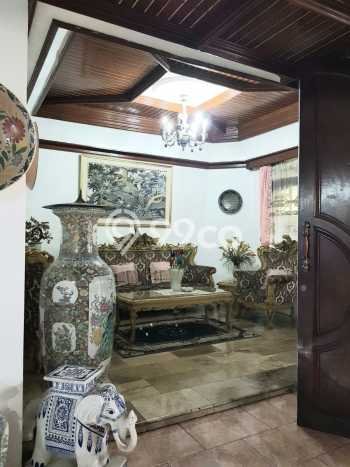 Rumah Luxury Modern Tanpa Renovasi di Pondok Bambu Jakarta Timur Rumah Luxury Modern Tanpa Renovasi di Pondok Bambu Jakarta Timur