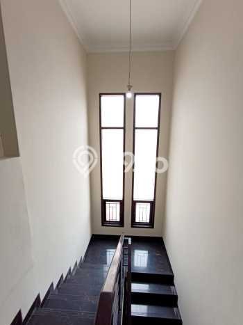 Siap Huni Rumah Minimalis & Modern LB 250m2 di Rawamangun Siap Huni Rumah Minimalis & Modern LB 250m2 di Rawamangun