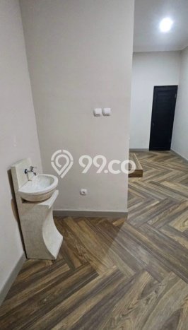 For Sale Hunian Rumah Nyaman 4 Kamar di Kota Wisata, Jakarta Timur For Sale Hunian Rumah Nyaman 4 Kamar di Kota Wisata, Jakarta Timur