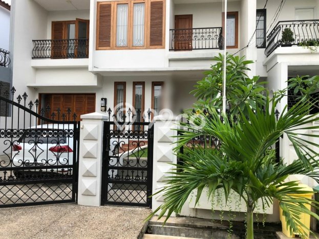 Ready to Use! Premium House LT 300m2 Desain Elegan di Cibubur Ready to Use! Premium House LT 300m2 Desain Elegan di Cibubur
