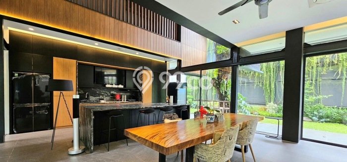 Siap Huni Rumah Mewah 4 Kamar di Kebayoran Baru Dekat ke Mana Saja Siap Huni Rumah Mewah 4 Kamar di Kebayoran Baru Dekat ke Mana Saja