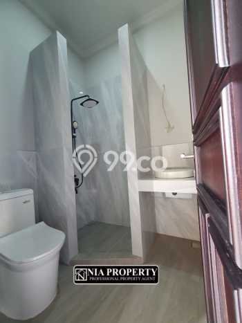 Jual Rumah Luas Elegan Dengan View Cantik di Kota Wisata, Jakarta Timur Jual Rumah Luas Elegan Dengan View Cantik di Kota Wisata, Jakarta Timur